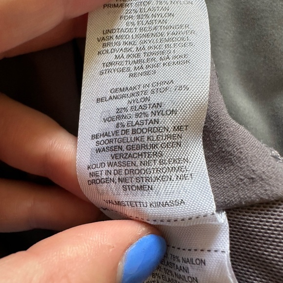 Gymshark Gray Elastic Band Stretch Mesh Back Athletic Sports Bra size Small EUC - Picture 7 of 7